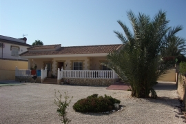 Sale - Villa - Urbanization La Marina - El Oasis