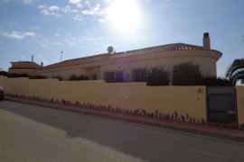 Sale - Villa - Urbanization La Marina - El Oasis