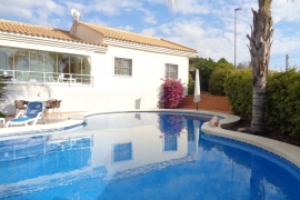 Sale - Villa - Urbanization La Marina - El Oasis