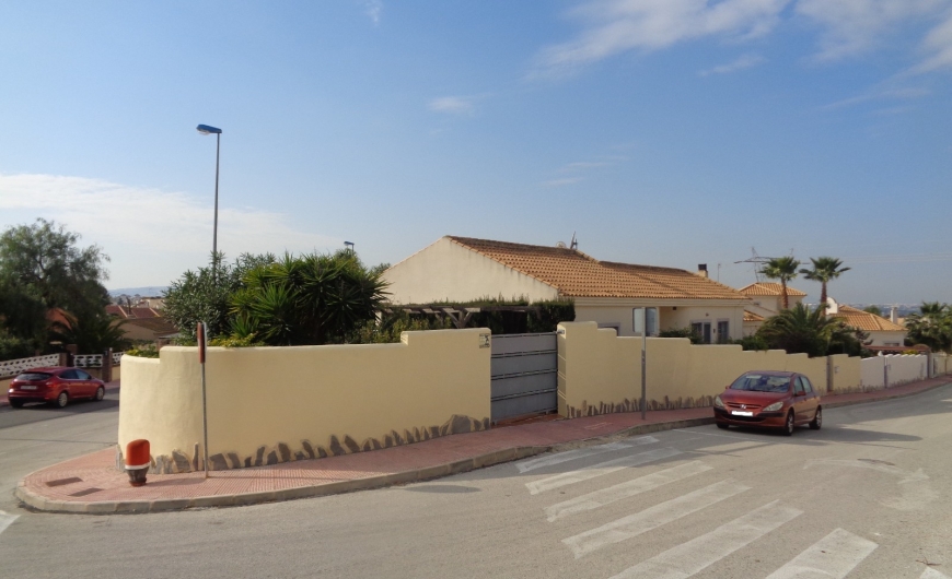 Sale - Villa - Urbanization La Marina - El Oasis